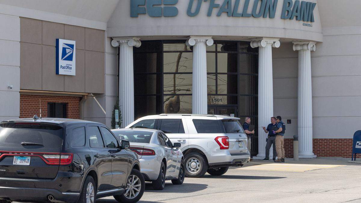 Police officers convene outside of FCB Bank in O’Fallon, where a robbery occurred on March 20 around 11:15 a.m.