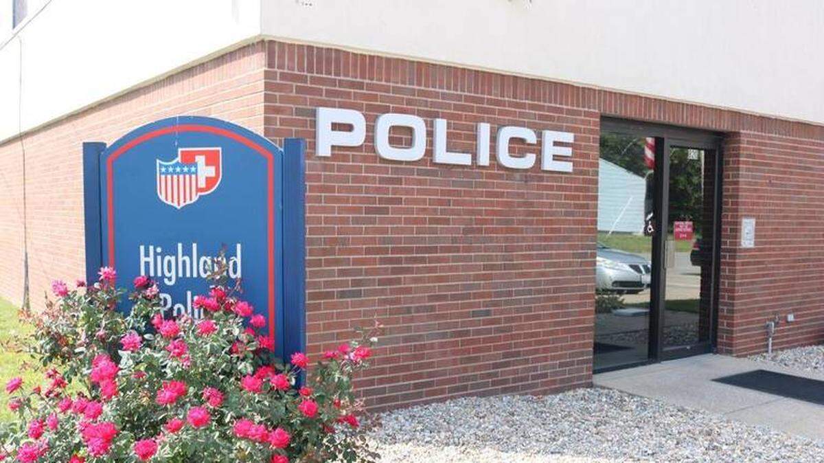 Highland’s police officers and support staff have a new three-year contract, after approval by the city council Tuesday, July 5.