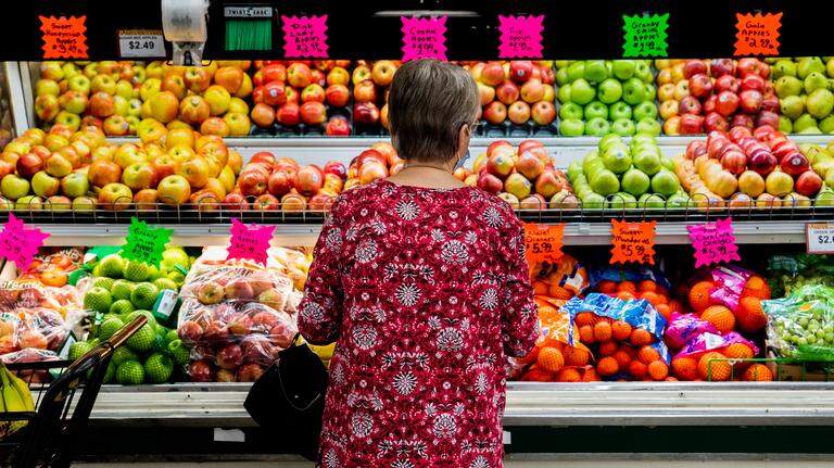 Independent grocers face debt, store closure as Illinoisans lose food assistance