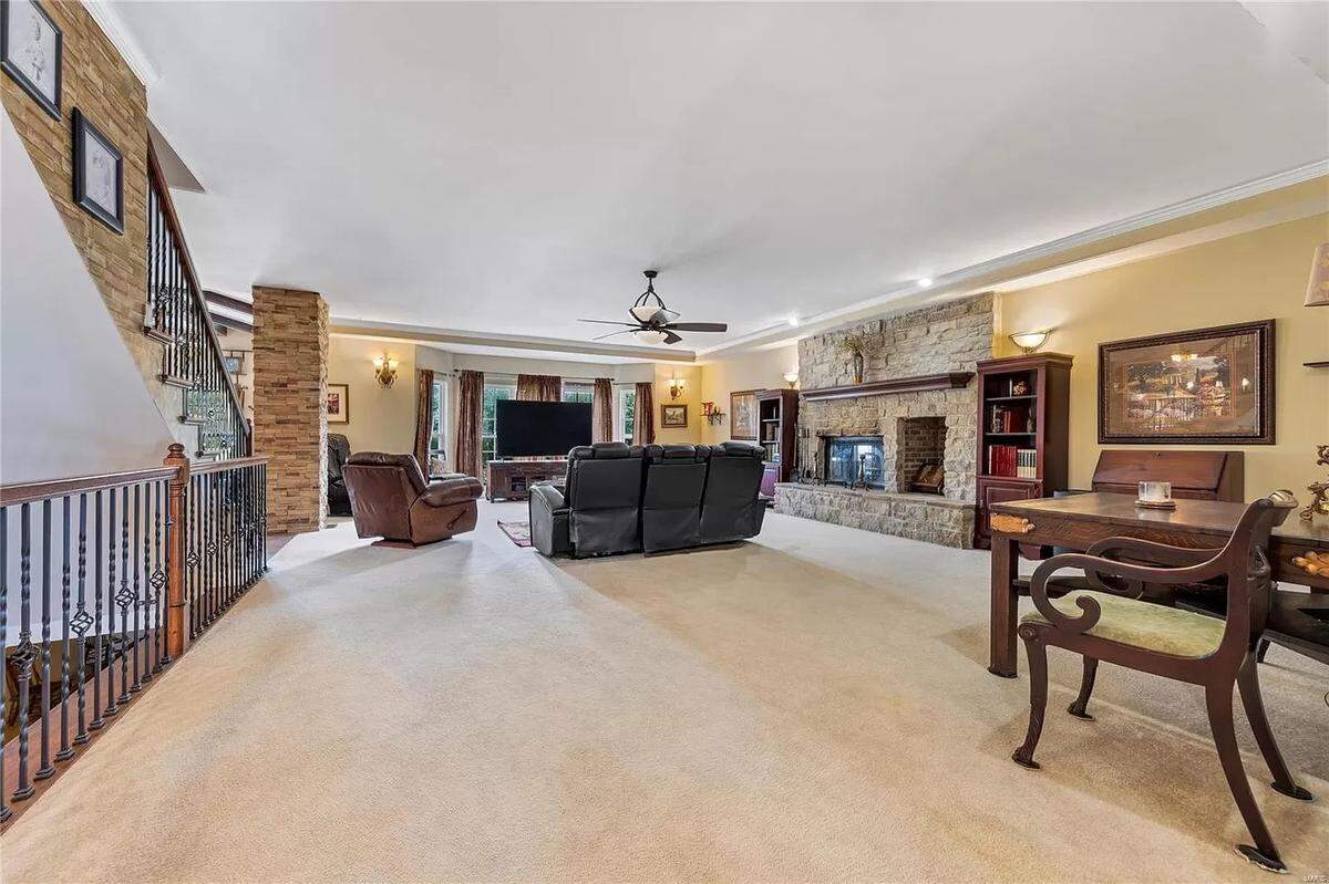 5025 Edinburg Ct.