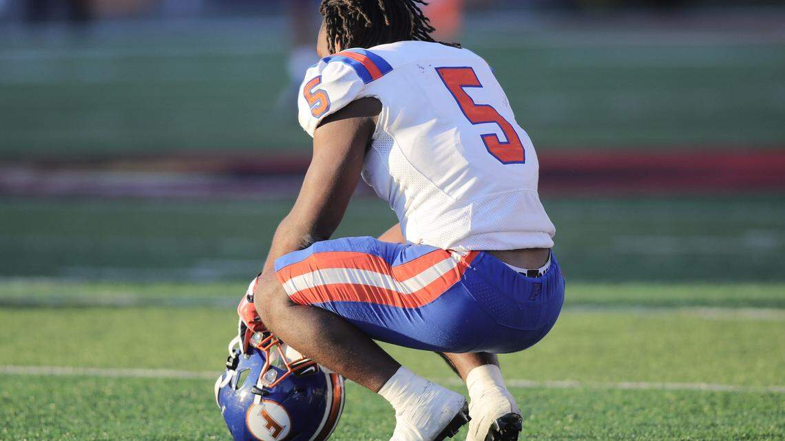 Flyers’ bid falls short of Cary Grove and an 11th state football title for East St. Louis