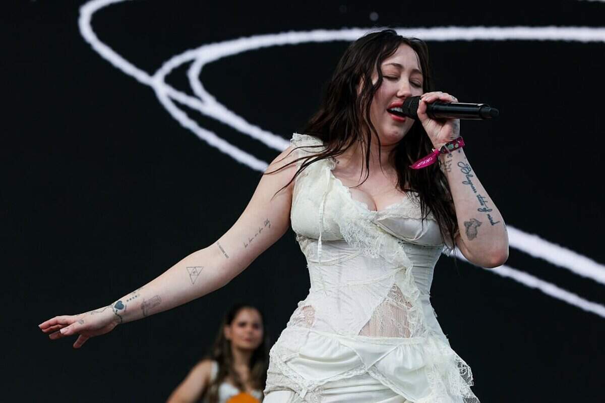 INDIO, CALIFORNIA - APRIL 12: (FOR EDITORIAL USE ONLY) (NOT TO BE LICENSED FOR ANY STANDALONE OR SPECIAL INTEREST BOOK PUBLISHING USE CONCERNING THE COACHELLA MUSIC FESTIVAL AND/OR STAGECOACH MUSIC FESTIVAL) Noah Cyrus performs with Gigi Perez performs at the Outdoor Theatre during the 2026 Coachella Valley Music and Arts Festival at Empire Polo Club on April 12, 2026 in Indio, California. (Photo by Frazer Harrison/Getty Images for Coachella)