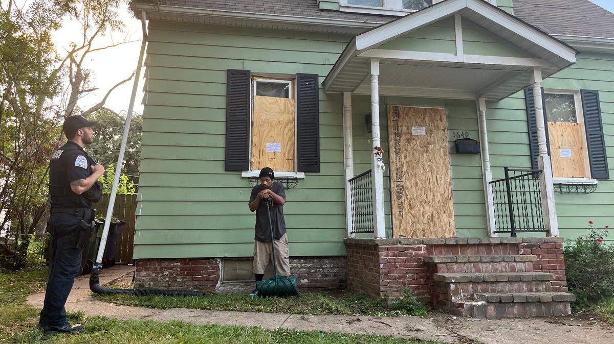 Belleville police officer Jacob Leggett, left, informs Nico Beals that he’s not allowed on North Church Street property owned by his girlfriend, LaKia Mariconi. City officials boarded up the home’s windows and doors.