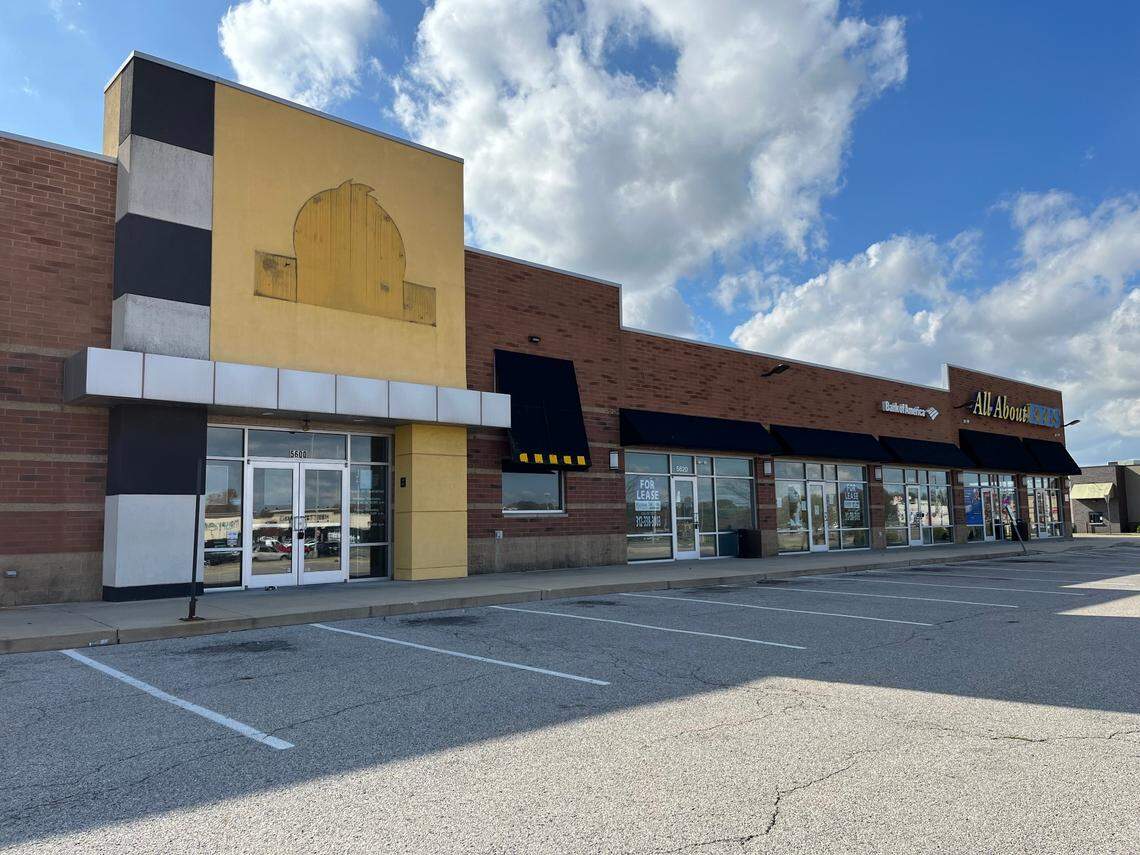 Three out of five spaces, including one that formerly housed a Buffalo Wild Wings restaurant, are vacant in one of the smaller strip malls at Belleville Crossing shopping center.