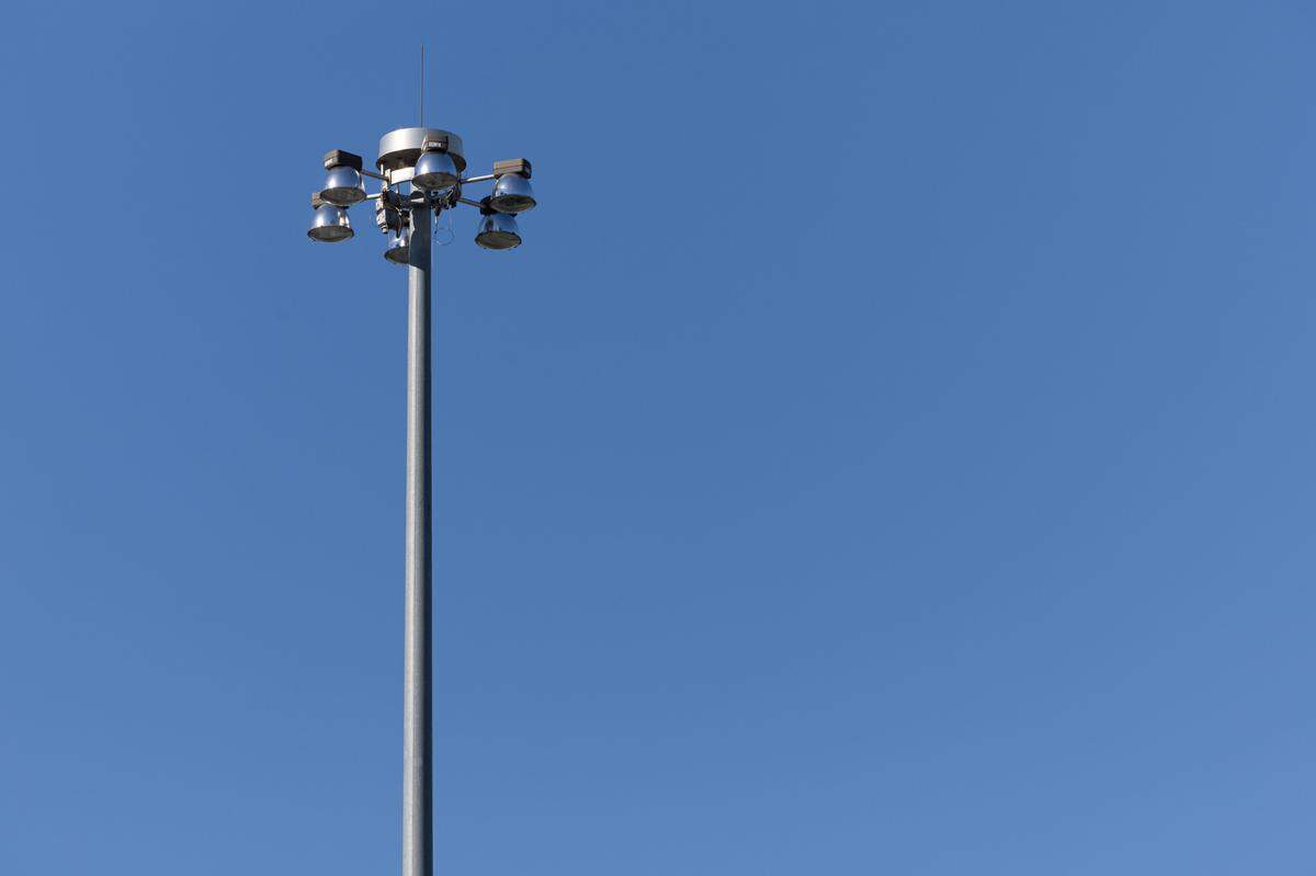 The streetlights along Interstate 55/64/70 such as this will be upgraded while others will be replaced in East St. Louis, according to the Illinios Department of Transportation. New LED lights will be installed as part of an $8.85 million project.