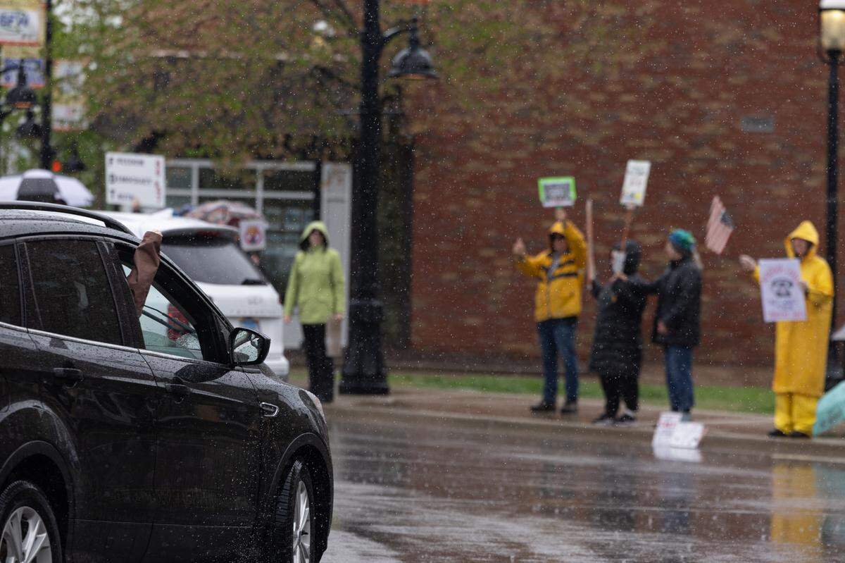 Passing motorists showed their support for the more than 100 protesters on Belleville’s Public Square Saturday.
