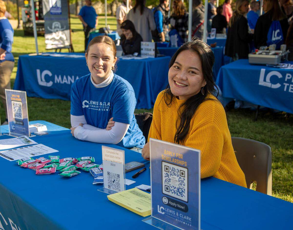 L&C Scholarship Coordinator Cora Gray and Financial Aid Associate Emily Nguyen welcome students at the Fall 2023 Discover Day event.