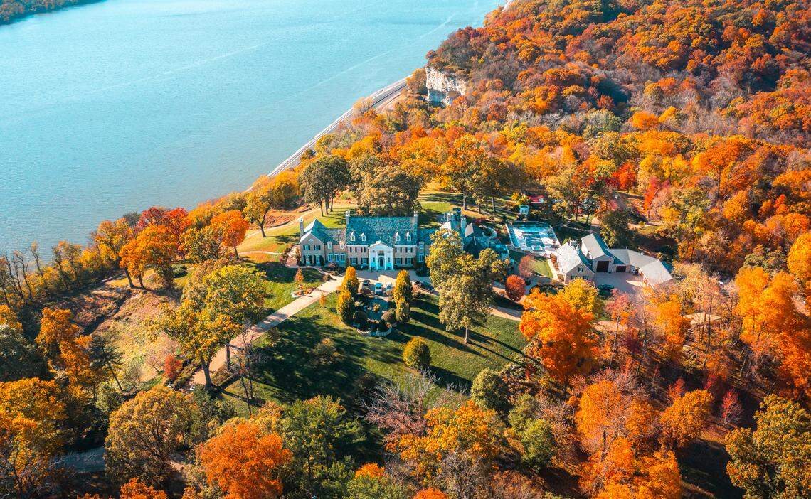 A mansion on the real estate market in Alton, Illinois, for $8.45 million has an underground tunnel that’s cool, chic, and sophisticated.