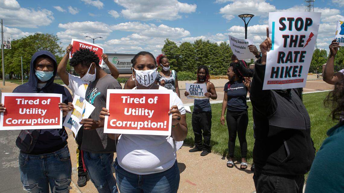 Electric customers from Central and Southern Illinois protest outside of Ameren headquarters in St. Louis. The group protested Ameren’s new $64 million rate-hike request and called for passage of comprehensive clean energy legislation that would install an independent ethics monitor in all utility companies.