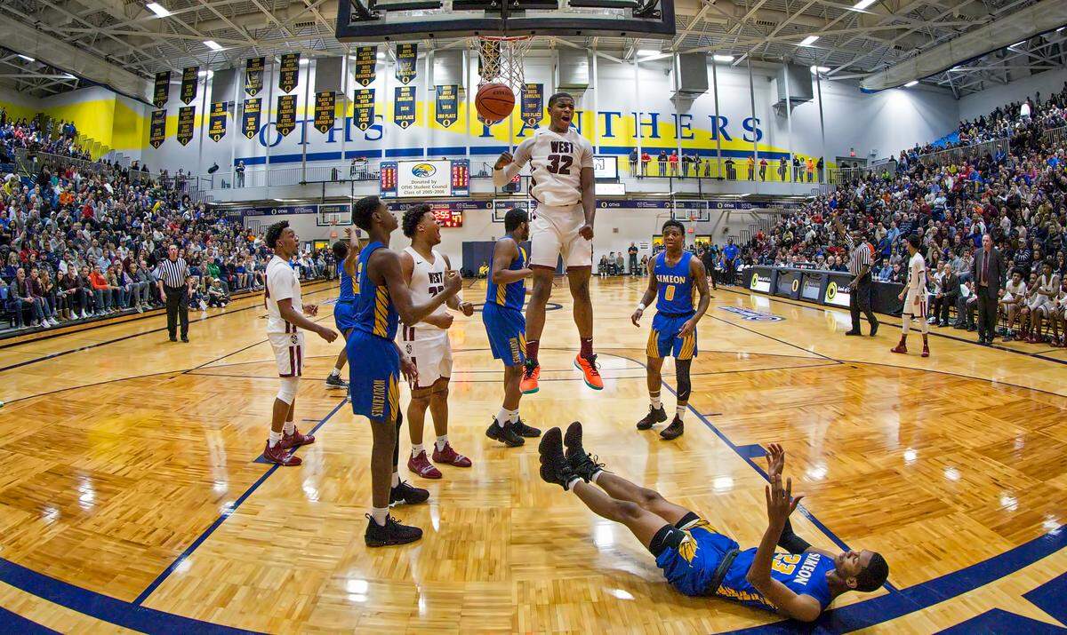 Belleville West’s EJ Liddell (32) scores and reacts after being fouled during the Bank of O’Fallon Shootout in 2019. The 2023 event is taking place Friday-Saturday.
