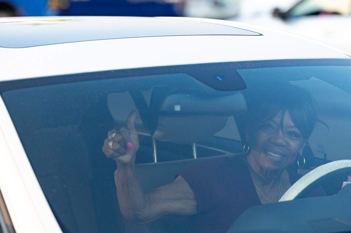 A passer-by shows her support for a protest in Fairview Heights on July 24, 2024 against the police killing of Sonya Massey in her Springfield, Ill. home.
