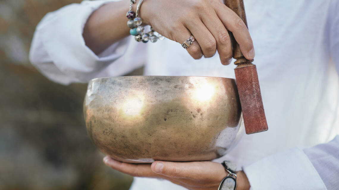 Gen Z's wellness-first dating shift: sound bath benefits explained for singles tired of swiping