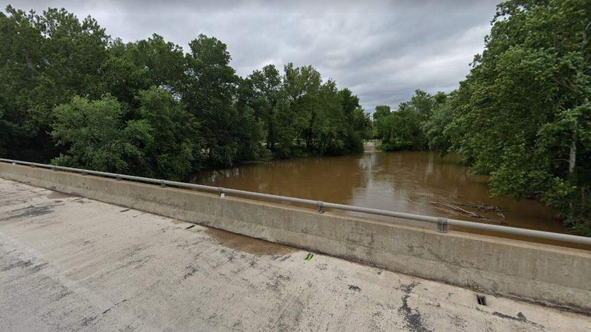 A screenshot shows the Big River in Missouri in June 2019 near Rockford Beach park.