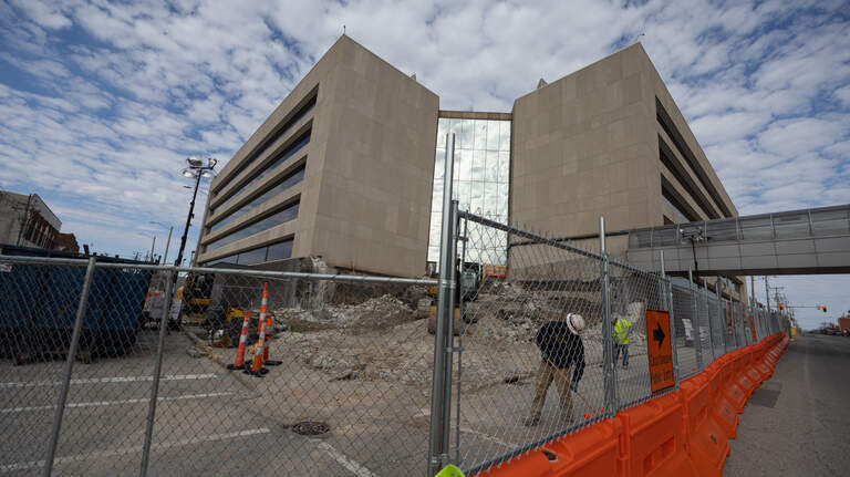 When will St. Clair County Courthouse entrances reopen after construction delays?