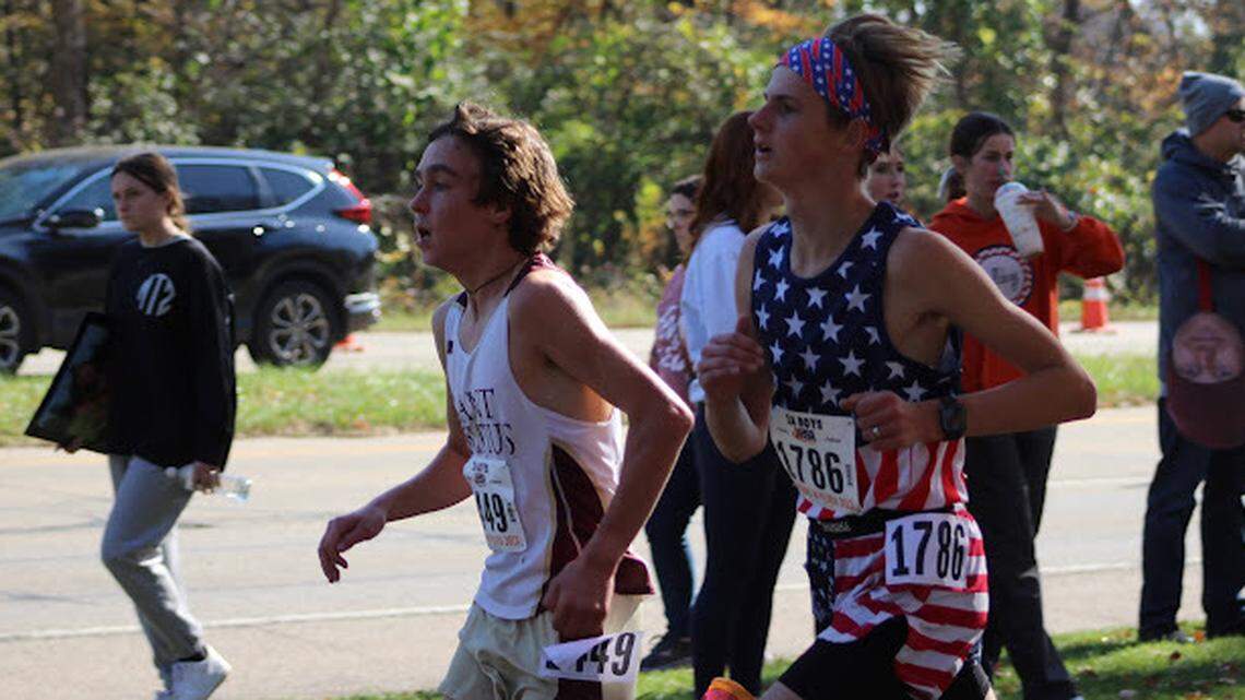 Highland’s Knobloch and Mancinas save their best for Illinois Class 2A Cross Country meet