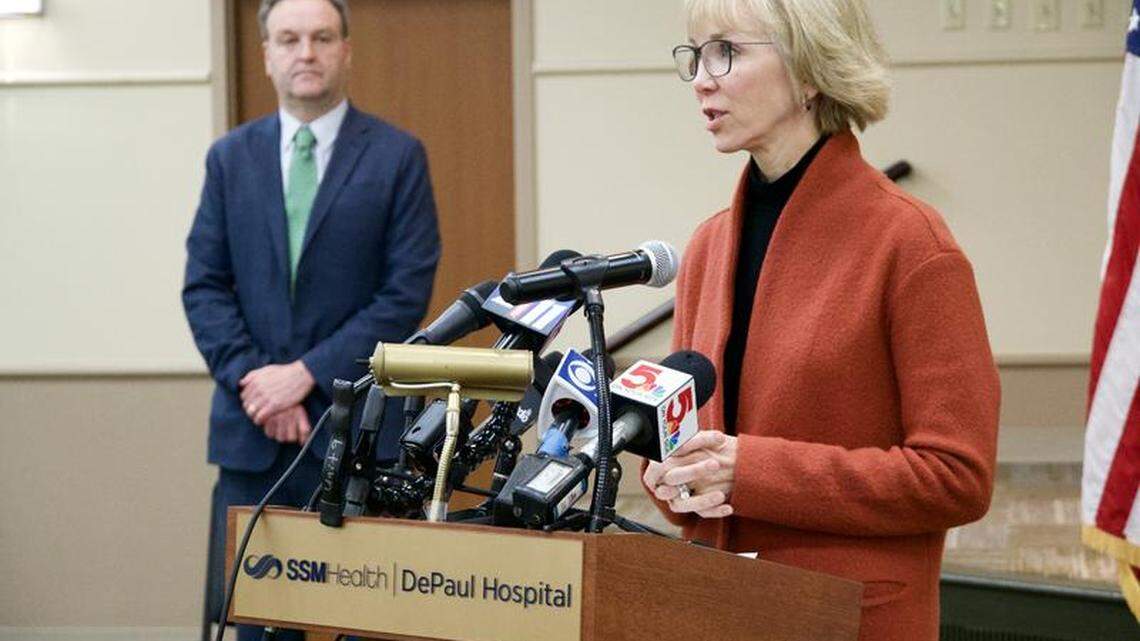 St. Louis officials ban dine-in service at restaurants and bars to slow coronavirus