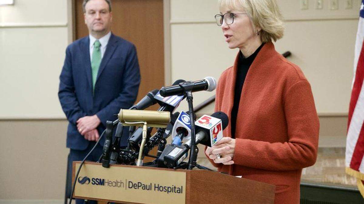 St. Louis officials ban dine-in service at restaurants and bars to slow coronavirus