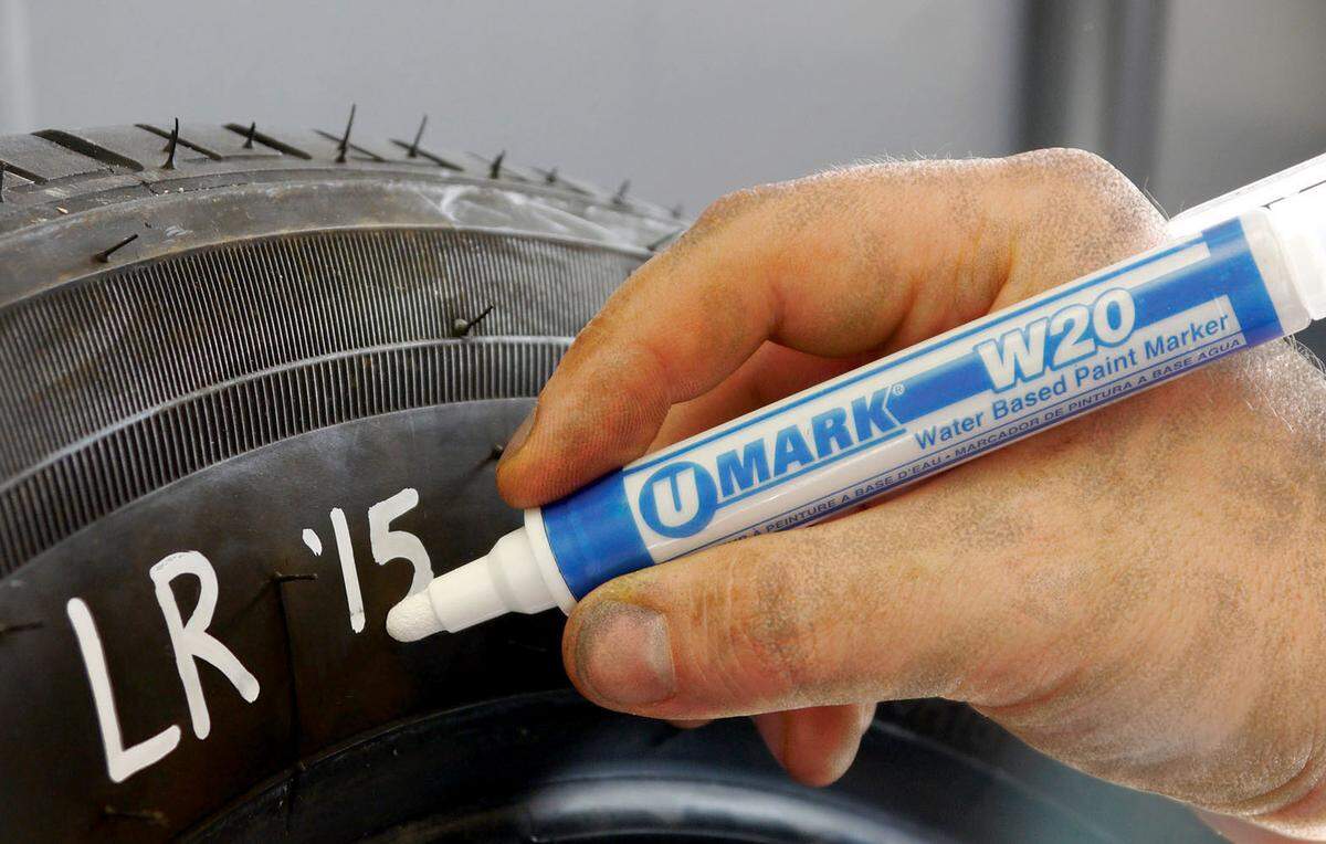 Image of a U-Mark water-based paint marker