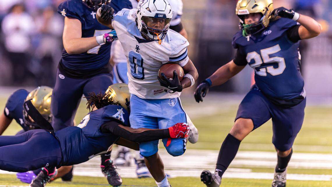 Illinois high school football playoff pairings released. When do metro-east teams play?