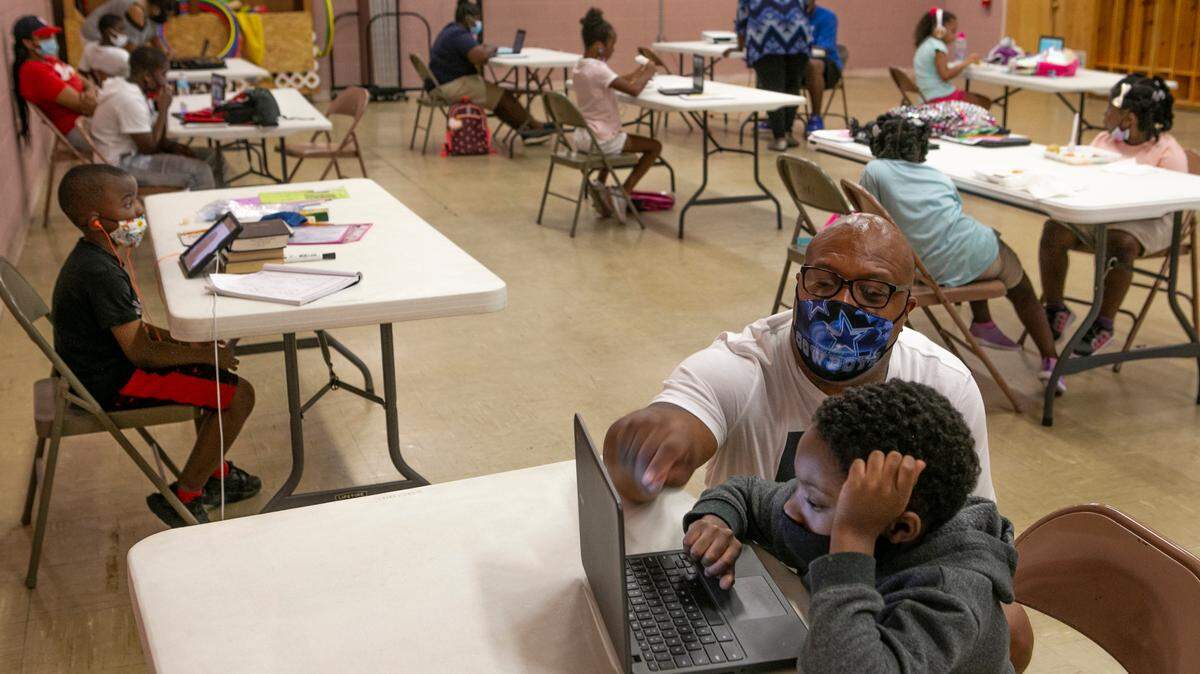 How East St. Louis churches are supporting families who can’t access remote learning