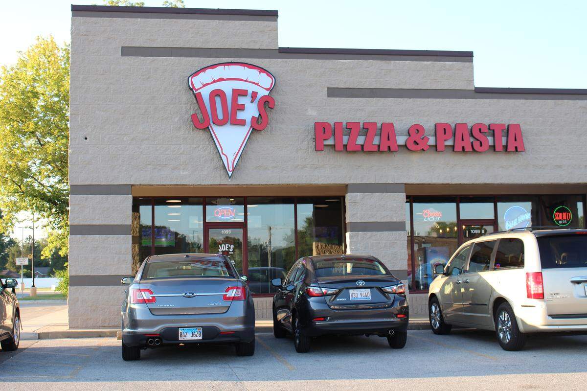 A new Joe’s Pizza & Pasta restaurant has opened in a strip mall on Belt Line Road in Collinsville, across from Walmart Neighborhood Market.