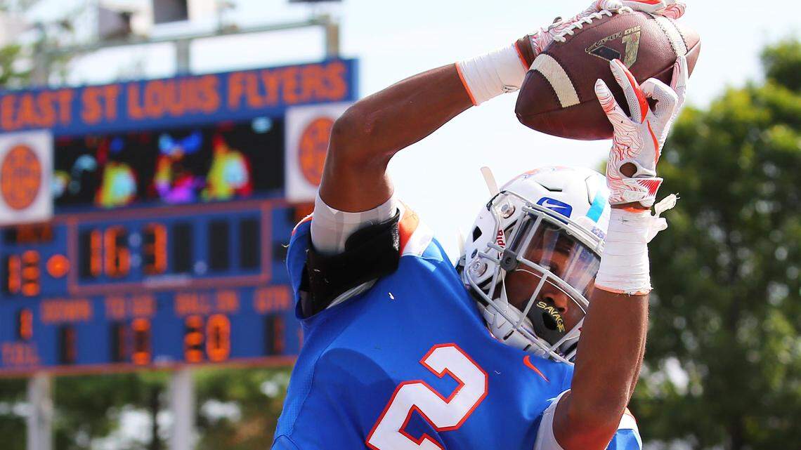 Two East St. Louis Flyers will play college football for the Tennessee Volunteers