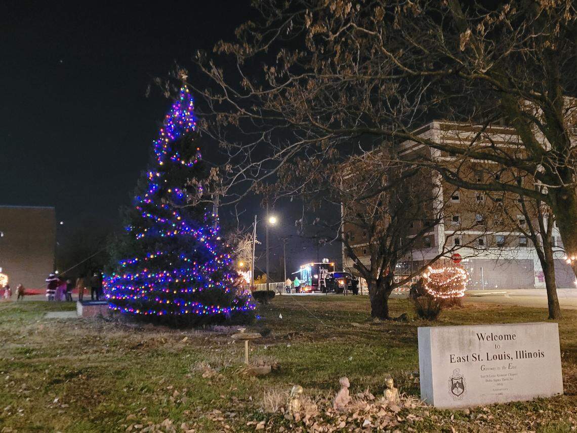 East St. Louis hosted its first tree lighting ceremony on Friday evening (Dec. 3, 2021).