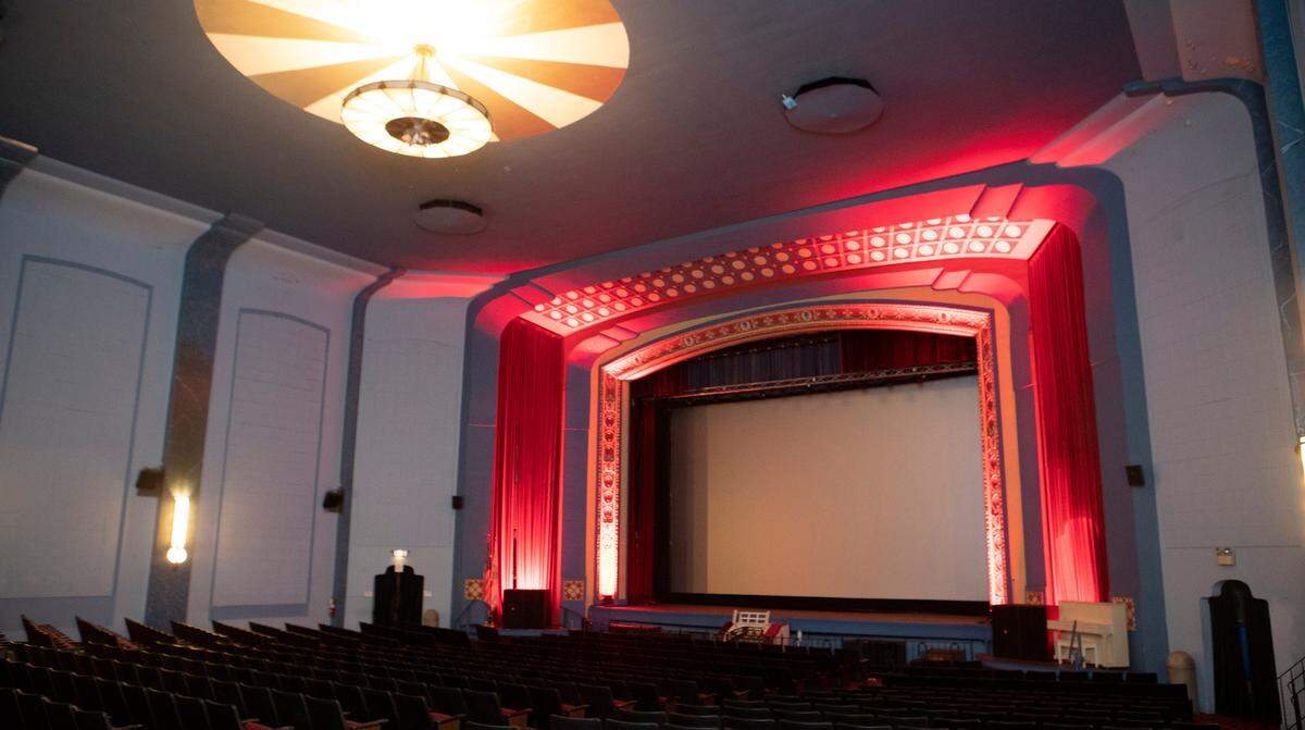 The late Richard Wright, former owner of the Lincoln Theatre in Belleville, removed its CinemaScope screen and restored the proscenium arch that framed the vaudeville stage in the 1920s.