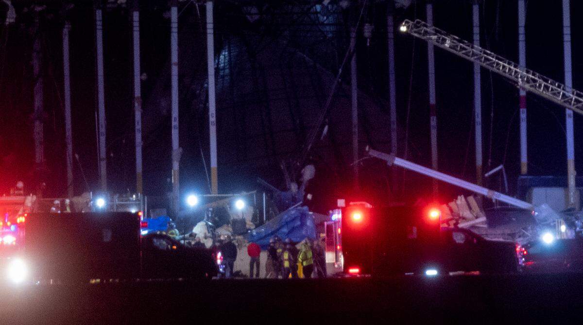 Multiple fire and rescue crews from the St. Louis region responded to the collapse of an Amazon warehouse in Edwardsville Friday night. Between 50 and 100 people were trapped inside after severe weather moved through the area.