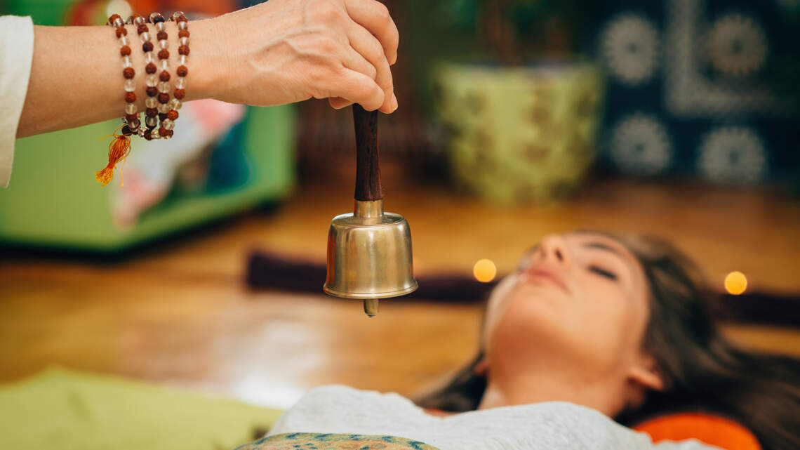 Sound bath benefits give singles a low-pressure way to test real chemistry