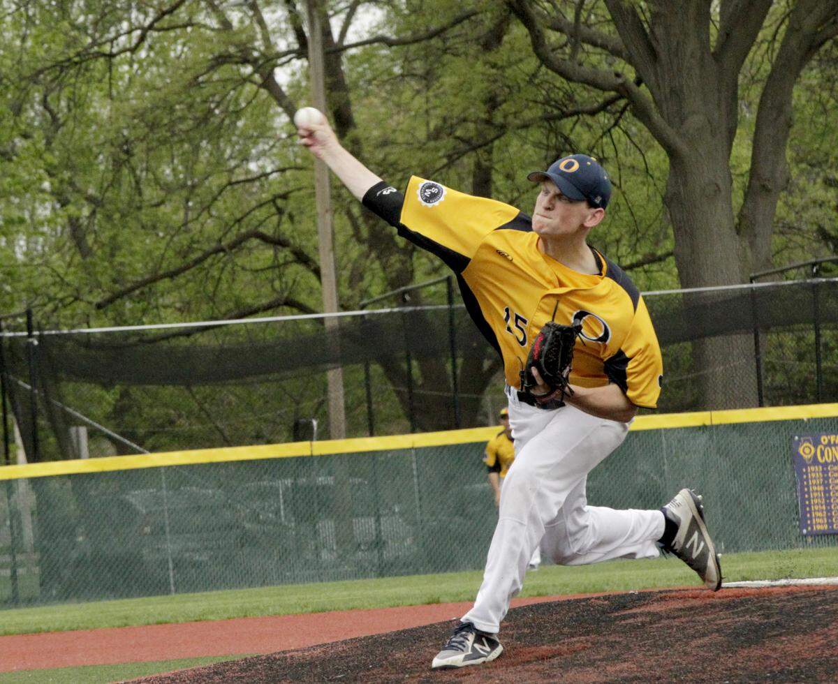 O'Fallon's Hayden Juenger delivers a pitch against Mascoutah in 2018.