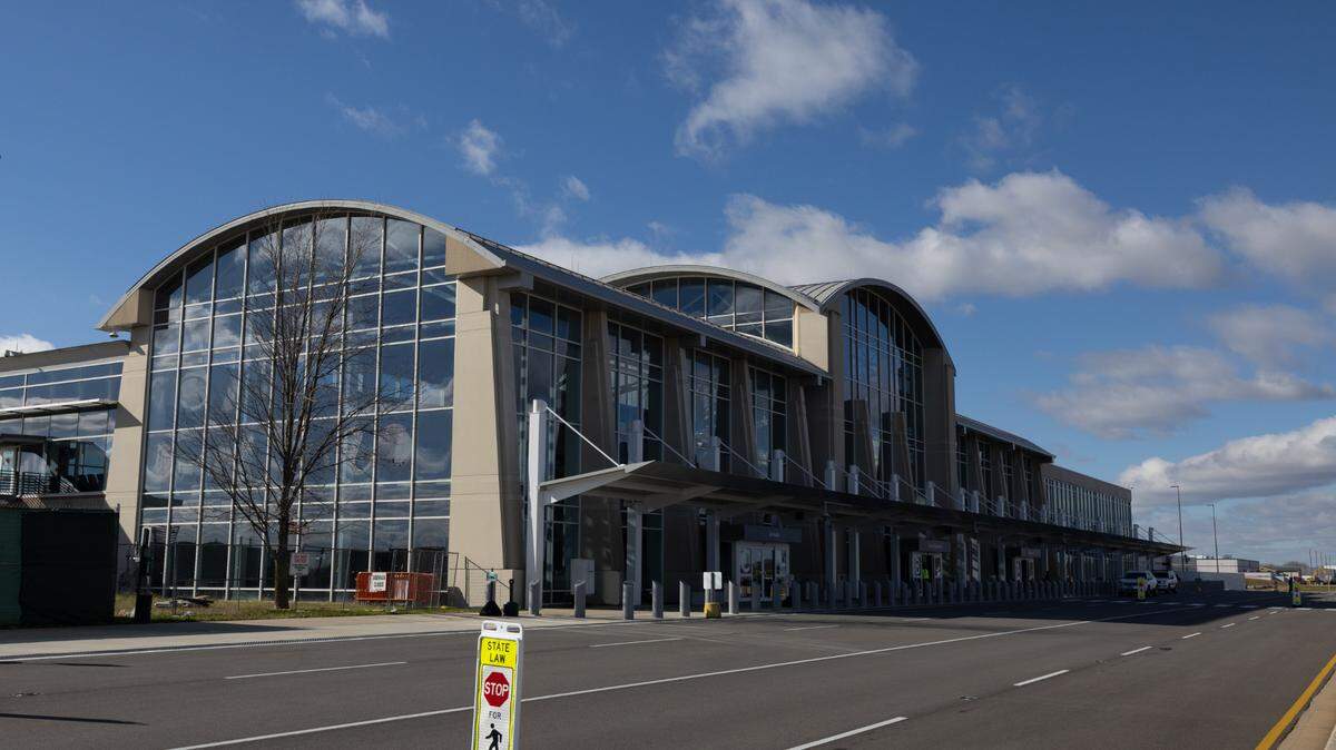 MidAmerica St. Louis Airport in Mascoutah is owned by St. Clair County and currently receives law enforcement help from the St. Clair County Sheriff’s Department.