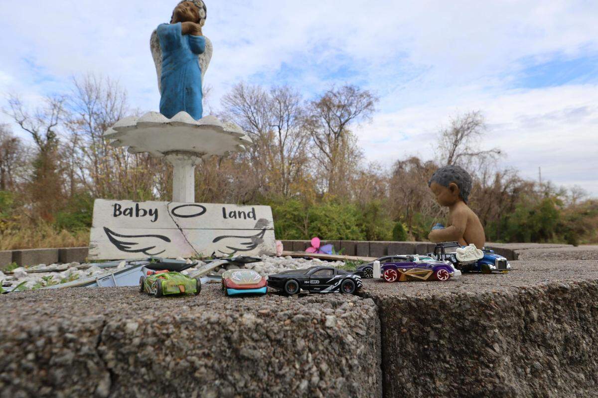 A special section called “Baby Land” at Sunset Gardens of Memory cemetery in Millstadt, Illinois, was created for the graves of children. (Jocelyn Belt)