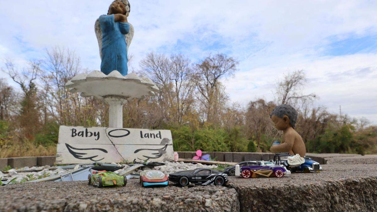 A special section called “Baby Land” at Sunset Gardens of Memory cemetery in Millstadt, Illinois, was created for the graves of children. (Jocelyn Belt)