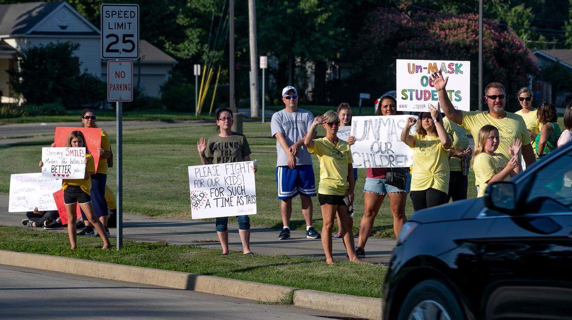 Parents against mask mandates rally outside of Silver Creek Elementary School before the Triad Unit 2 School Board meeting.