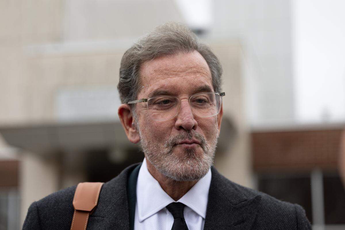 Defense attorney Scott Rosenblum speaks to the press outside of the Madison County Criminal Justice Center on Feb. 5, 2025, following the pretrial detention hearing of Sammy Shafer Jr., who is accused of paying for the murder of 32-year-old Portia Rowland. The court decided to deny Shafer’s release.