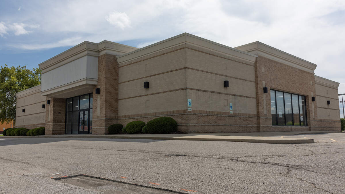 Popular shoe brand planning Fairview Heights comeback at a well-used site