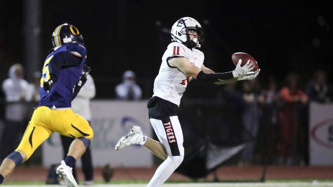 Edwardsville takes down O’Fallon in Class 8A, advances into second round of postseason
