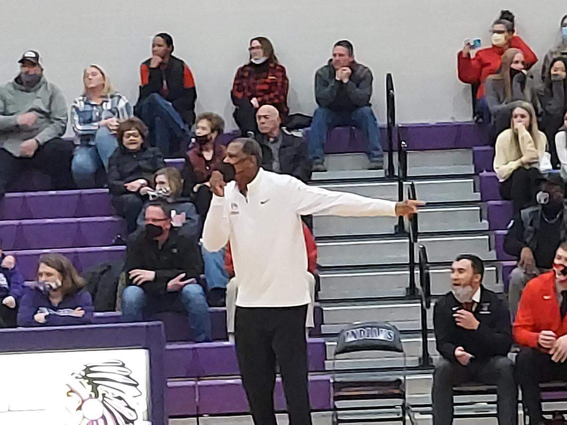 Highland basketball coach Deryl Cunningham gives the Bulldogs defensive instructions during a Mississippi Valley Conference game against Mascoutah last season. Cunningham and his club are ready to open the 2022-23 campaign.