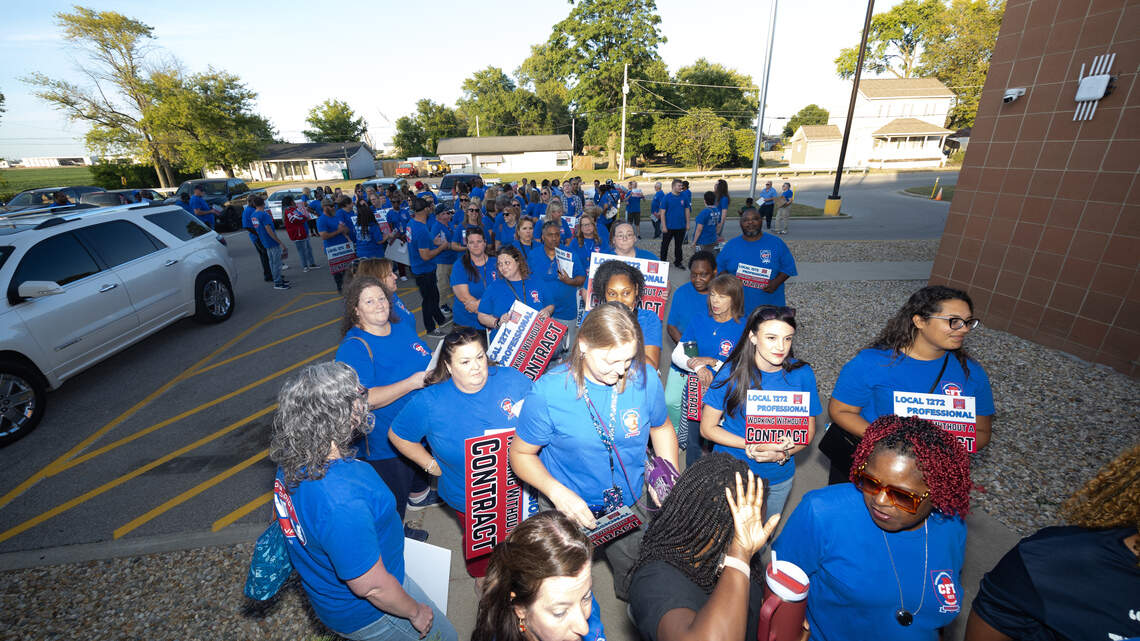 20 days into school year, Cahokia teachers are still without a contract