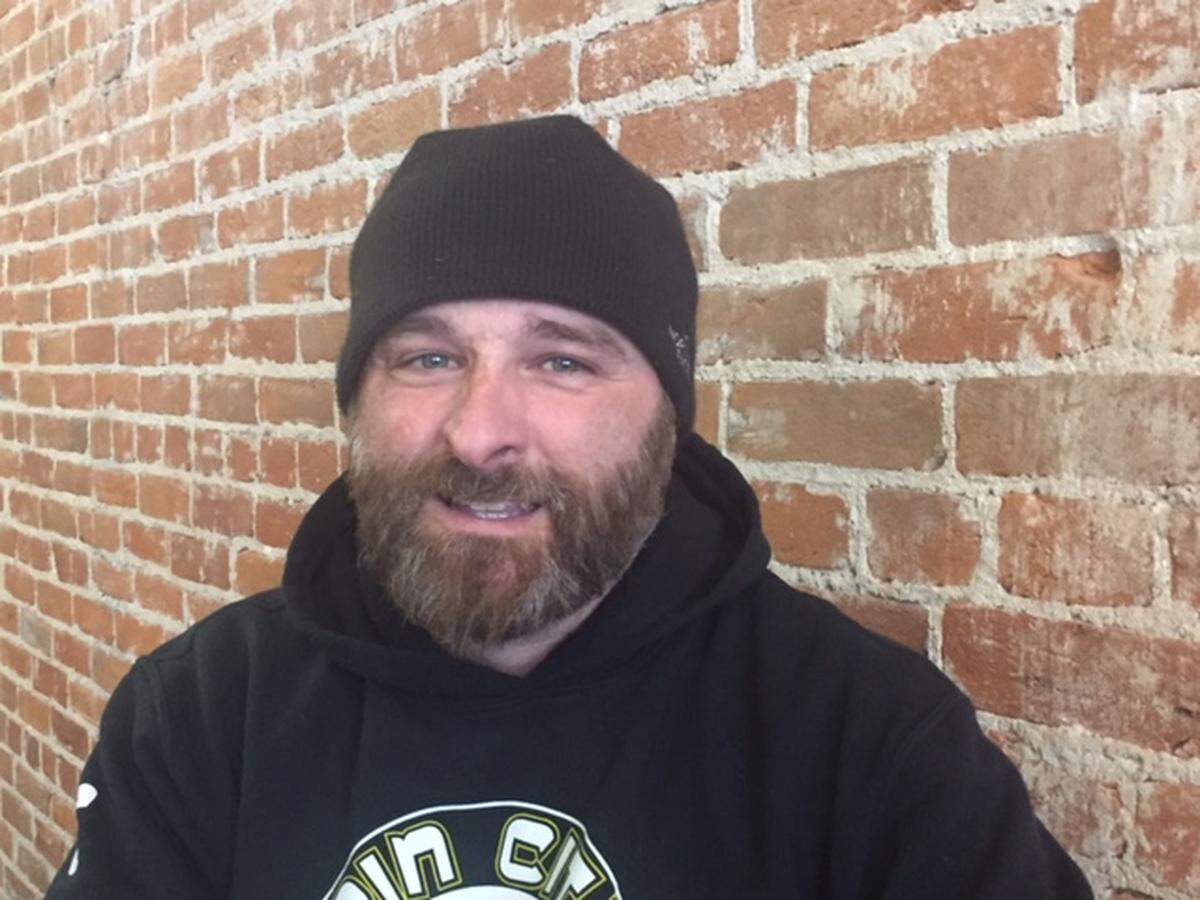 Bennie Parr Jr. plans to open Bennie's Pizza Pub at 124 E. Main St., where the former Righteous Pig barbecue restaurant was located in downtown Belleville.