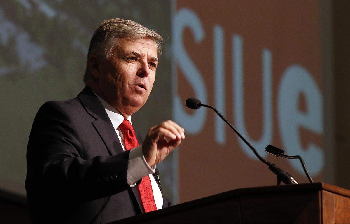 SIUE chancellor Randy Pembrook makes the school’s annual address in 2017.
