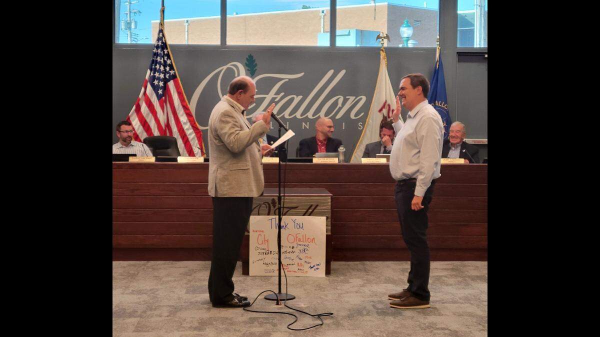 City Clerk Jerry Mouser swears in new alderman Jim Blackburn, representing Ward 5.