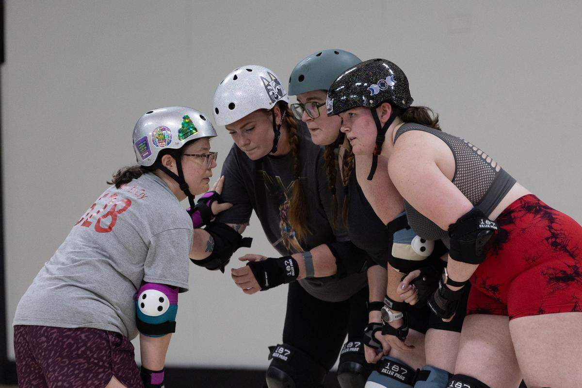 One of the main points in roller derby is “blocking,” where a group will try to form up and prevent the “jammer” from scoring a point. This is what a typical formation looks like.