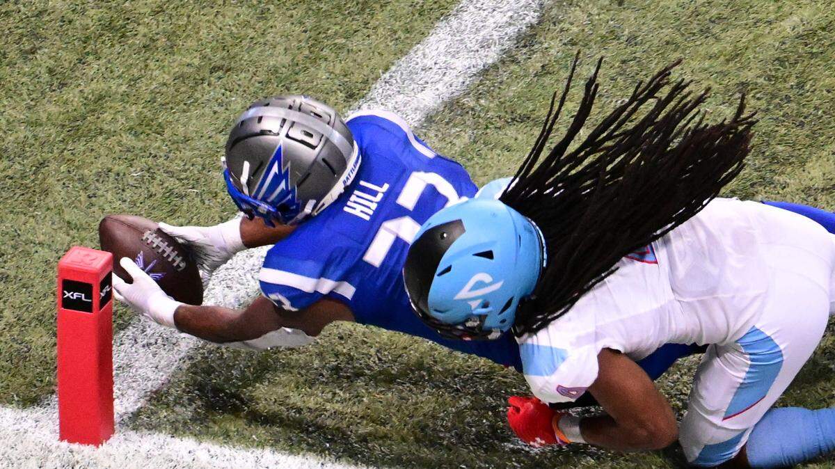 Belleville West graduate Brian Hill dives for a touchdown during the St. Louis Battlehawks’ game Sunday against the Arlington (Texas) Defenders. Hill rushed for a team-leading 89 yards on just 18 carries and caught two passes for 26 more yards in helping lead the Battlehawks to a 24-11 victory at the Dome at America’s Center.