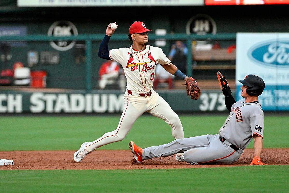 ST LOUIS, MISSOURI - SEPTEMBER 6: Masyn Winn #0 of the St. Louis Cardinals completes the double play against Matt Chapman #26 of the San Francisco Giants during the second inning at Busch Stadium on September 6, 2025 in St Louis, Missouri. (Photo by Jeff Le/Getty Images)