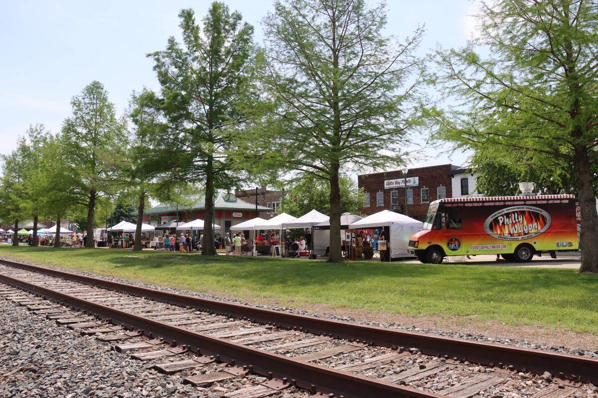 Vine Street Market opened for its fourth season Saturday, May 14, with expansion of booths beyond O’Fallon Station down along the railroad tracks to the Chamber of Commerce office. Alderman Jerry Albrecht described the turnout as “outstanding” and said the market looked significantly different than it had last year. “We have a real jewel there,” he said at the council meeting Monday, May 16.