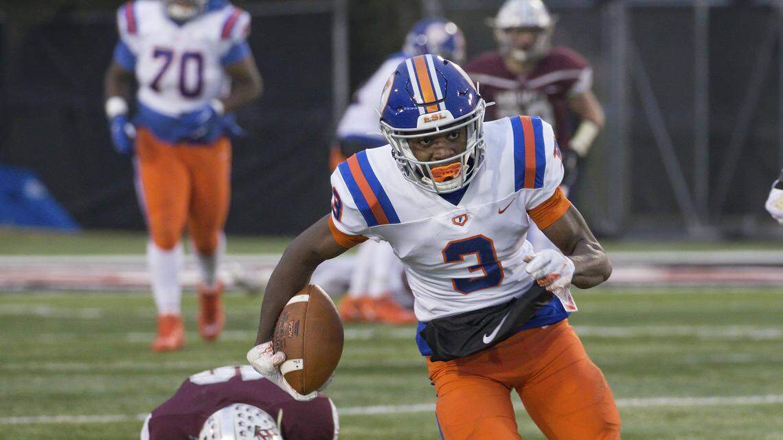 Find out the latest D-I programs to offer scholarship to East St. Louis wide receiver