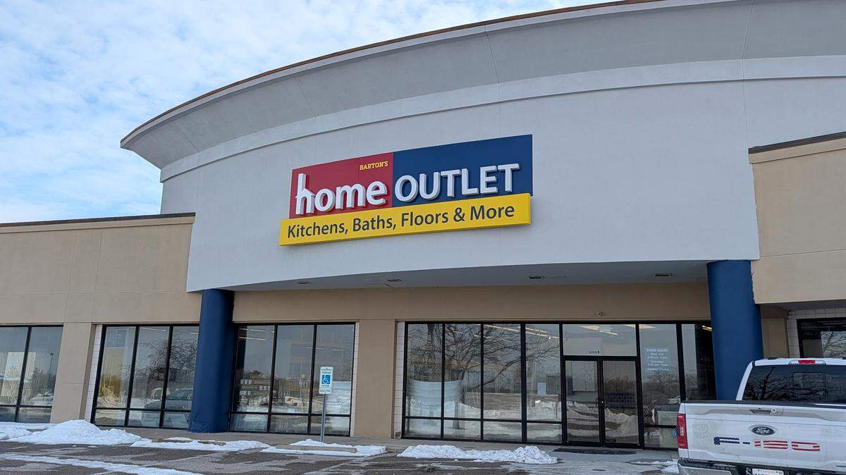 Home Outlet, 4 Plaza Drive, Fairview Heights