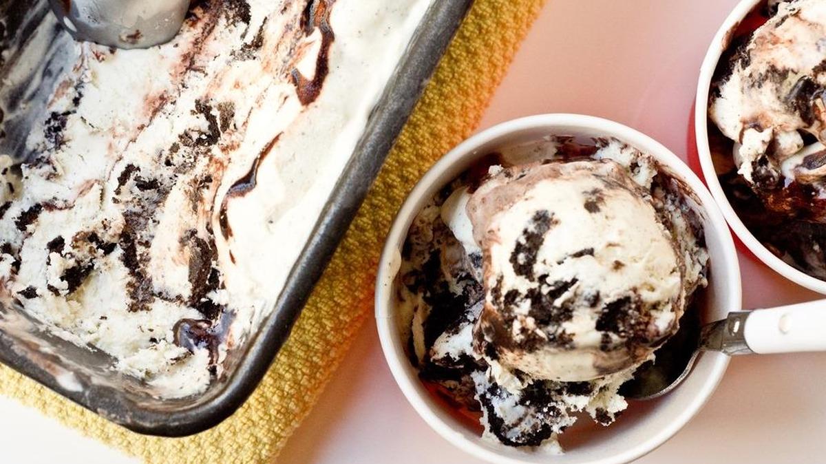 No Churn Oreo Fudge Swirl Ice Cream